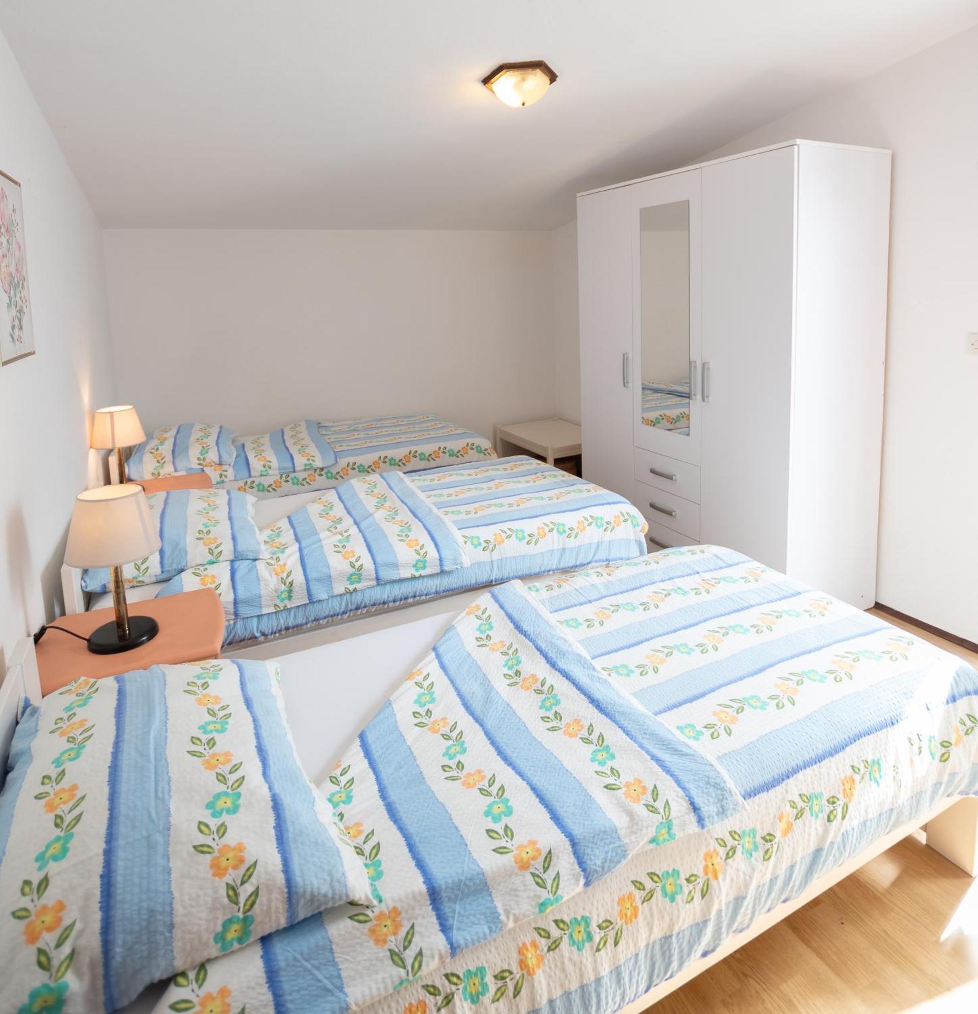 Apartments Mira 645 Poreč Exteriör bild